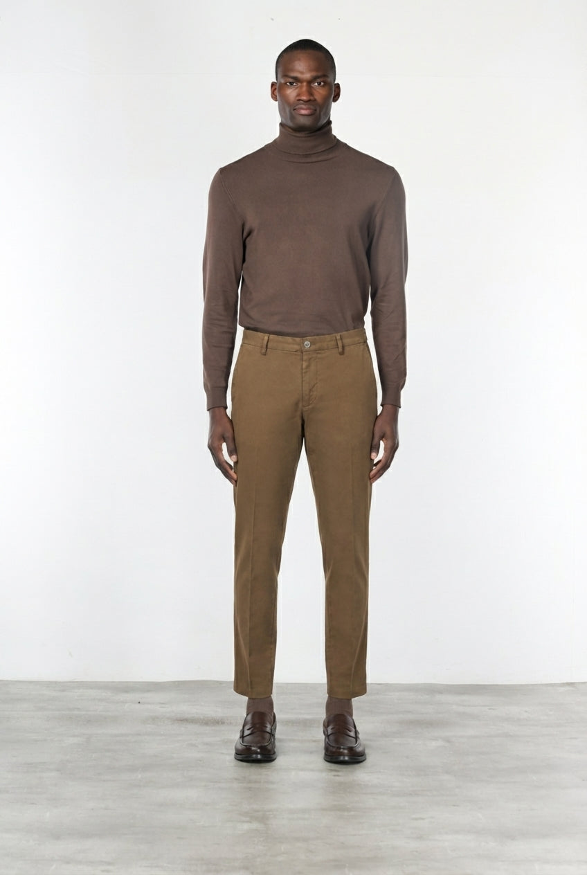 Milano pantalone chino uomo in gabardina stretch extra slim fit ①