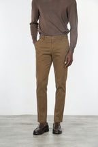 Milano pantalone chino uomo in gabardina stretch extra slim fit ①