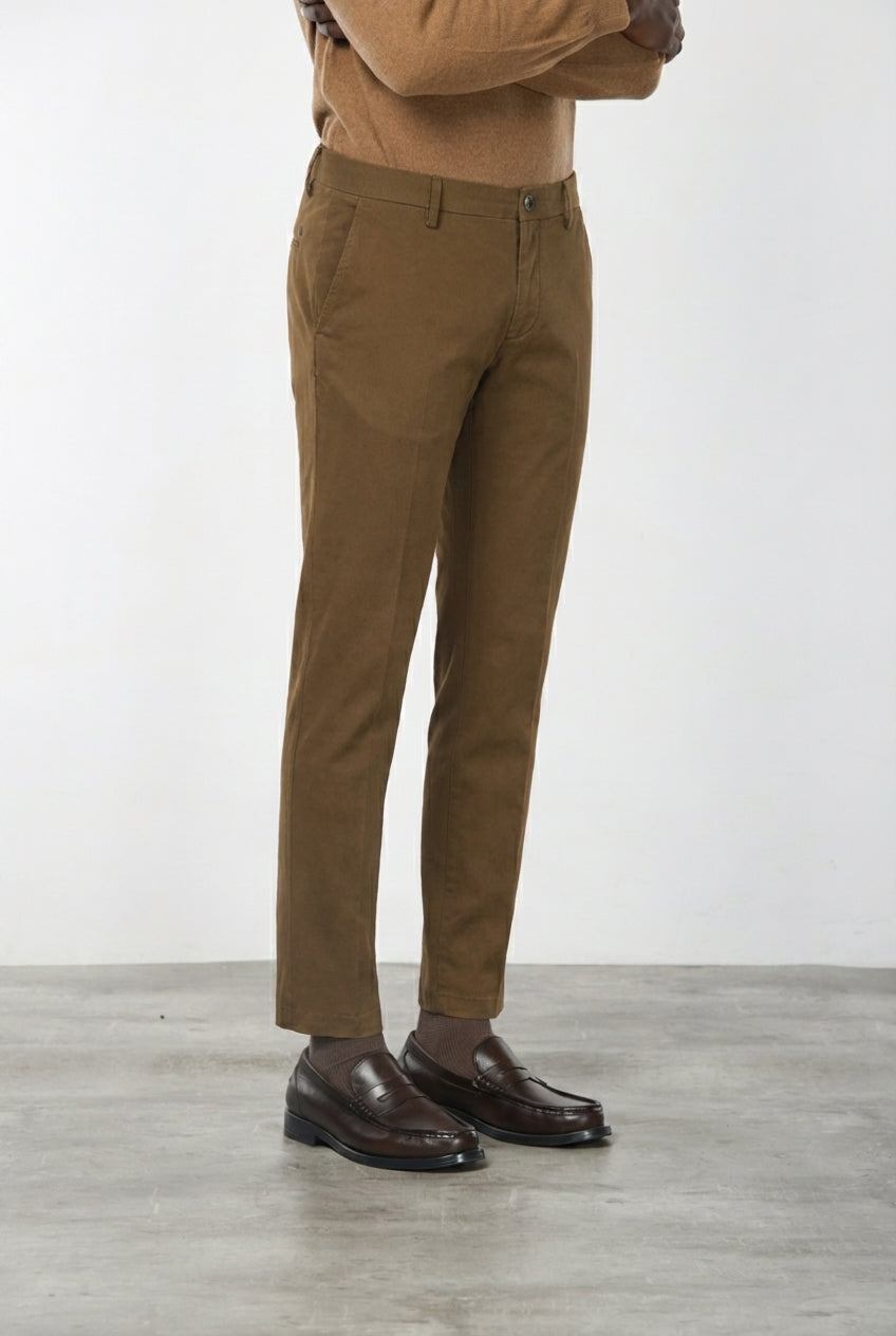 Milano pantalone chino uomo in gabardina stretch extra slim fit ①