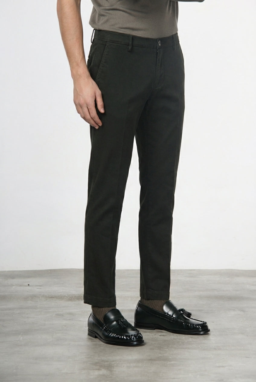Milano pantalone chino uomo in gabardina stretch extra slim fit ①