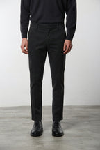 Milano Chinohose Herren in Stretch-Gabardine, Extra Slim Fit ①