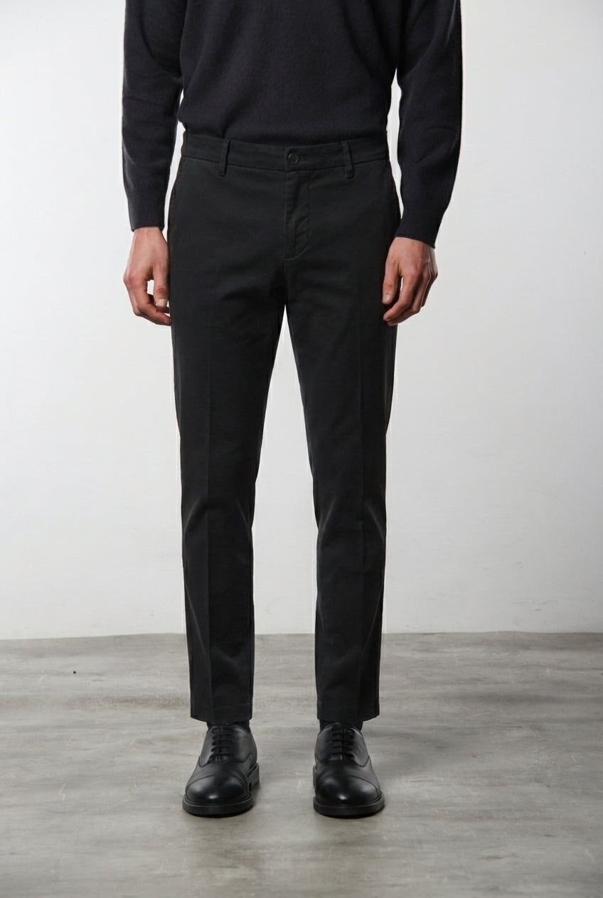 Milano Chinohose Herren in Stretch-Gabardine, Extra Slim Fit ①