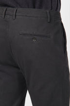 Milano Chinohose Herren in Stretch-Gabardine, Extra Slim Fit ①