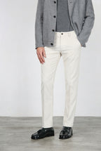 Milano Chinohose für Herren aus 500-Rippen-Feincord, Extra Slim Fit ①