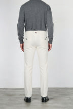 Milano Chinohose für Herren aus 500-Rippen-Feincord, Extra Slim Fit ①