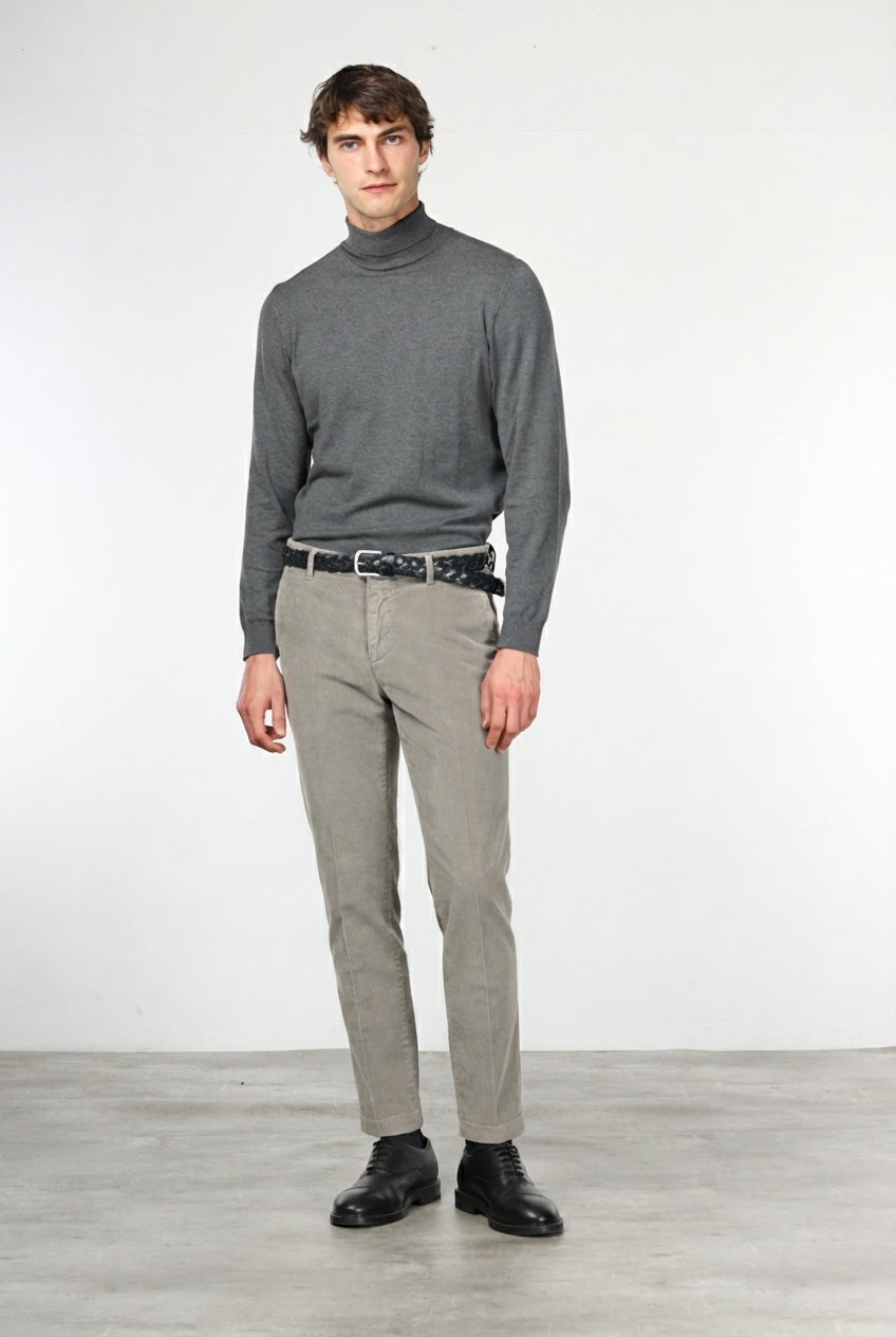 Milano Chinohose für Herren aus 500-Rippen-Feincord, Extra Slim Fit ①