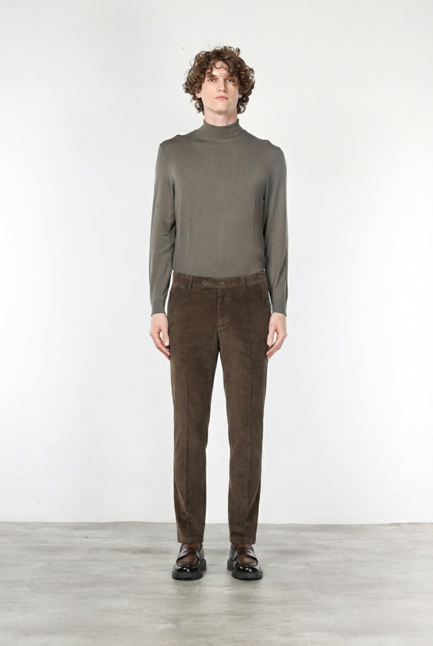 Milano Chinohose für Herren aus 500-Rippen-Feincord, Extra Slim Fit ①