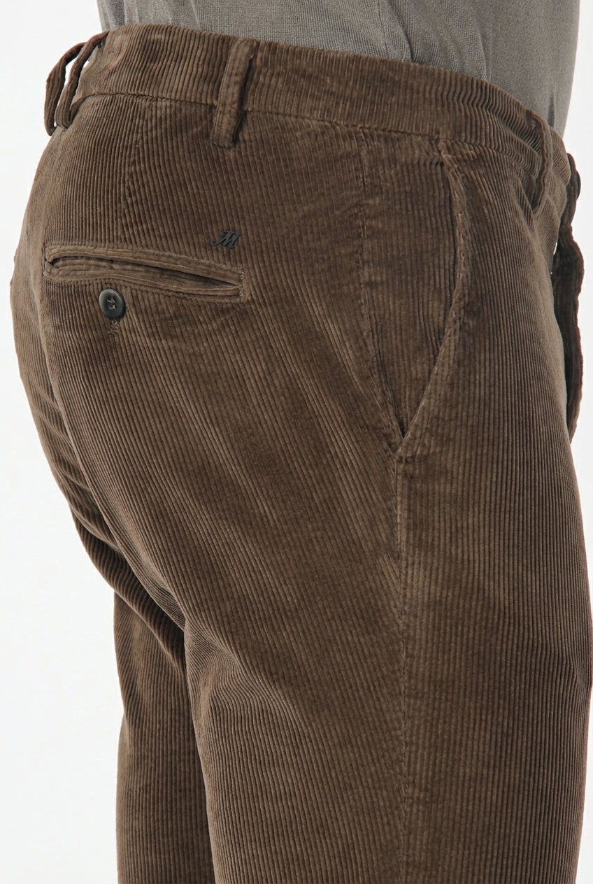 Milano Chinohose für Herren aus 500-Rippen-Feincord, Extra Slim Fit ①