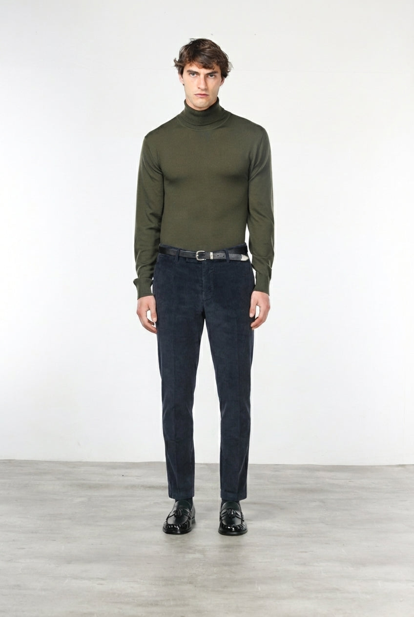 Milano Chinohose für Herren aus 500-Rippen-Feincord, Extra Slim Fit ①