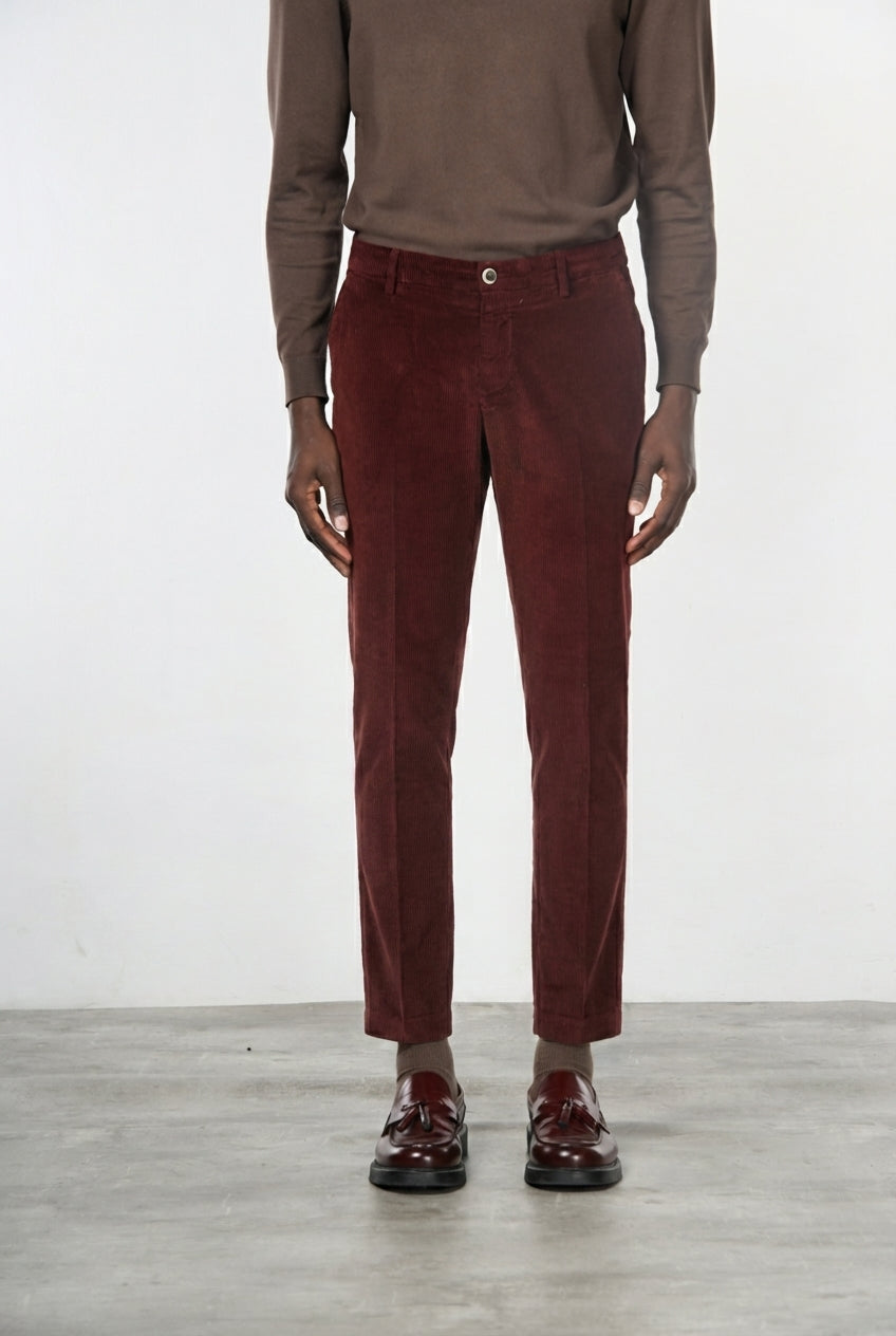 Milano Chinohose für Herren aus 500-Rippen-Samt mit extra slim fit ①
