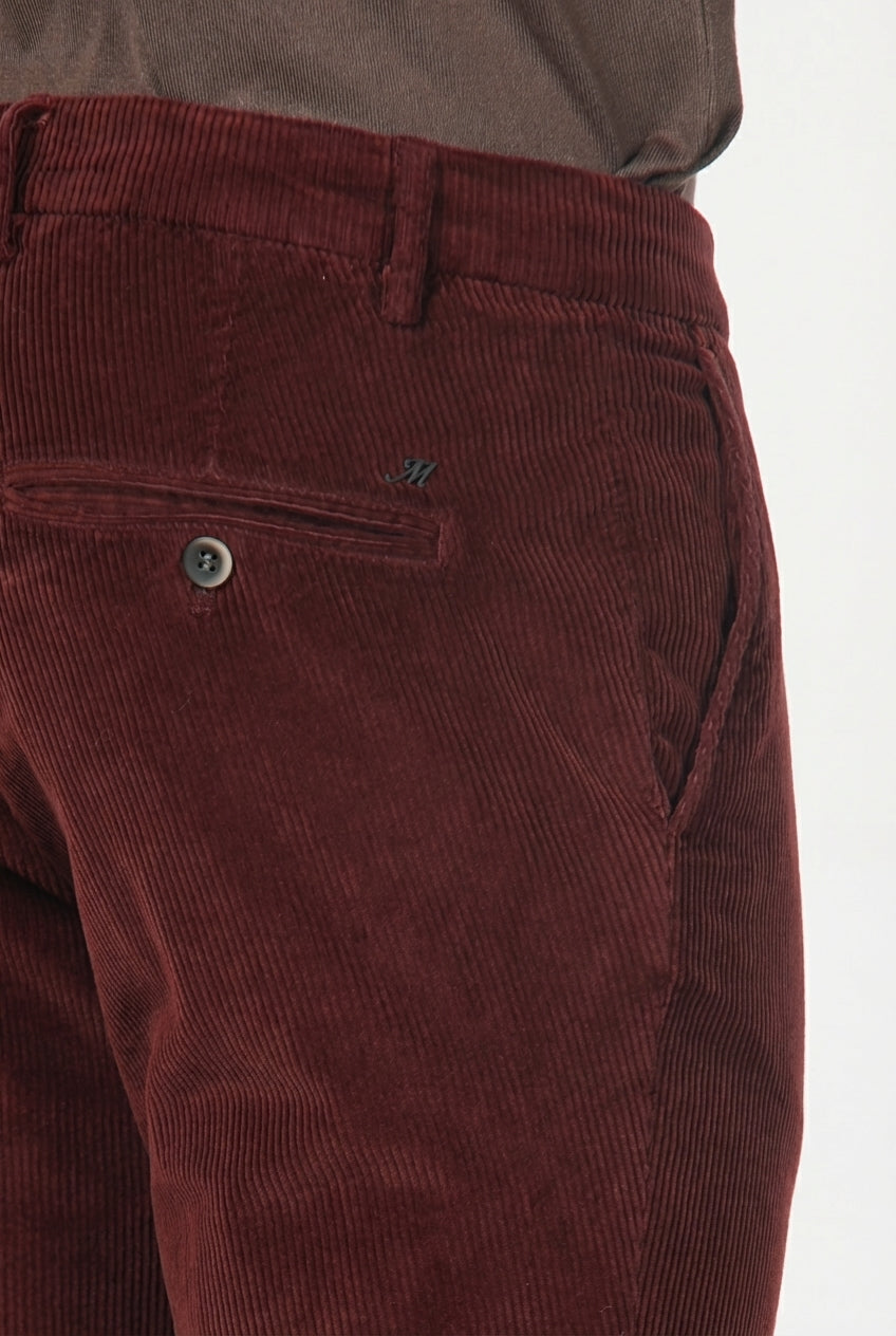Milano Chinohose für Herren aus 500-Rippen-Samt mit extra slim fit ①
