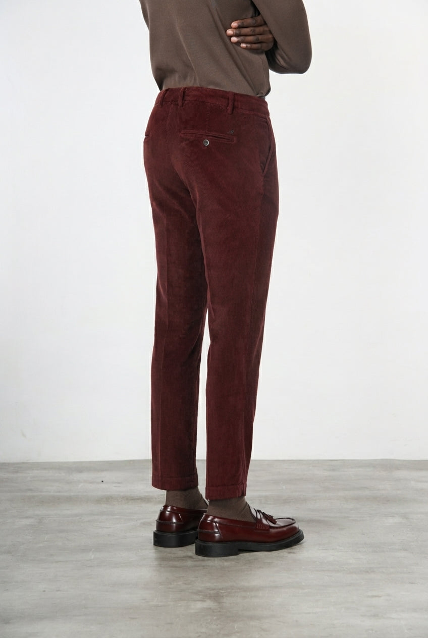 Milano Chinohose für Herren aus 500-Rippen-Samt mit extra slim fit ①
