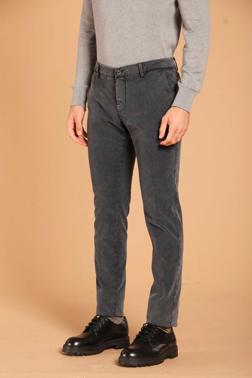 immagine 2 di pantalone chino uomo modello Milano Style Essential, in blu, fit extra slim di Mason's