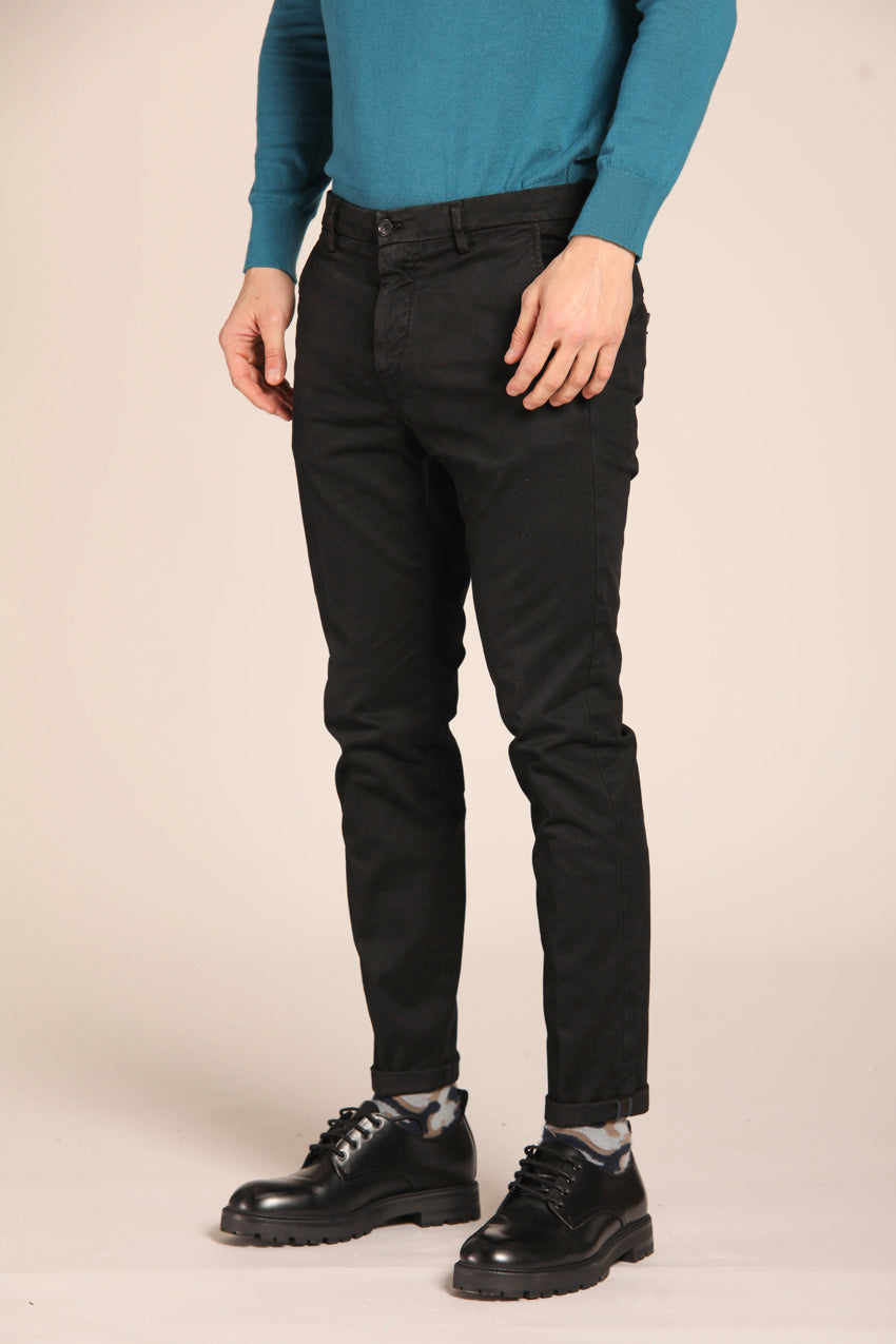 immagine 2 di pantalone chino uomo modello Osaka Style in nero, carrot fit di Mason's