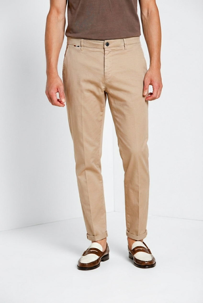 Osaka pantalone chino uomo in tricotina fine di cotone e lyocell carrot fit