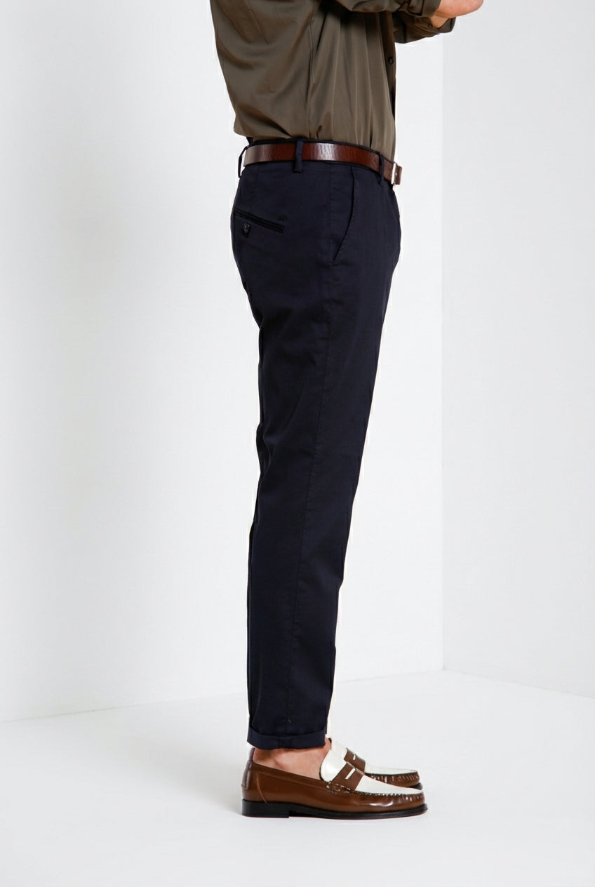 Osaka pantalone chino uomo in tricotina fine di cotone e lyocell carrot fit