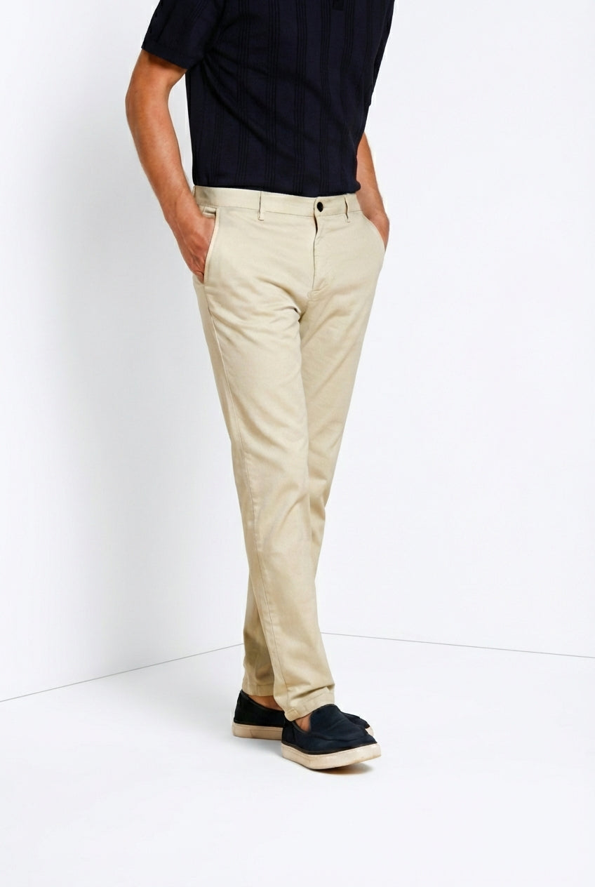 Osaka pantalone chino uomo in tricotina fine di cotone e lyocell carrot fit