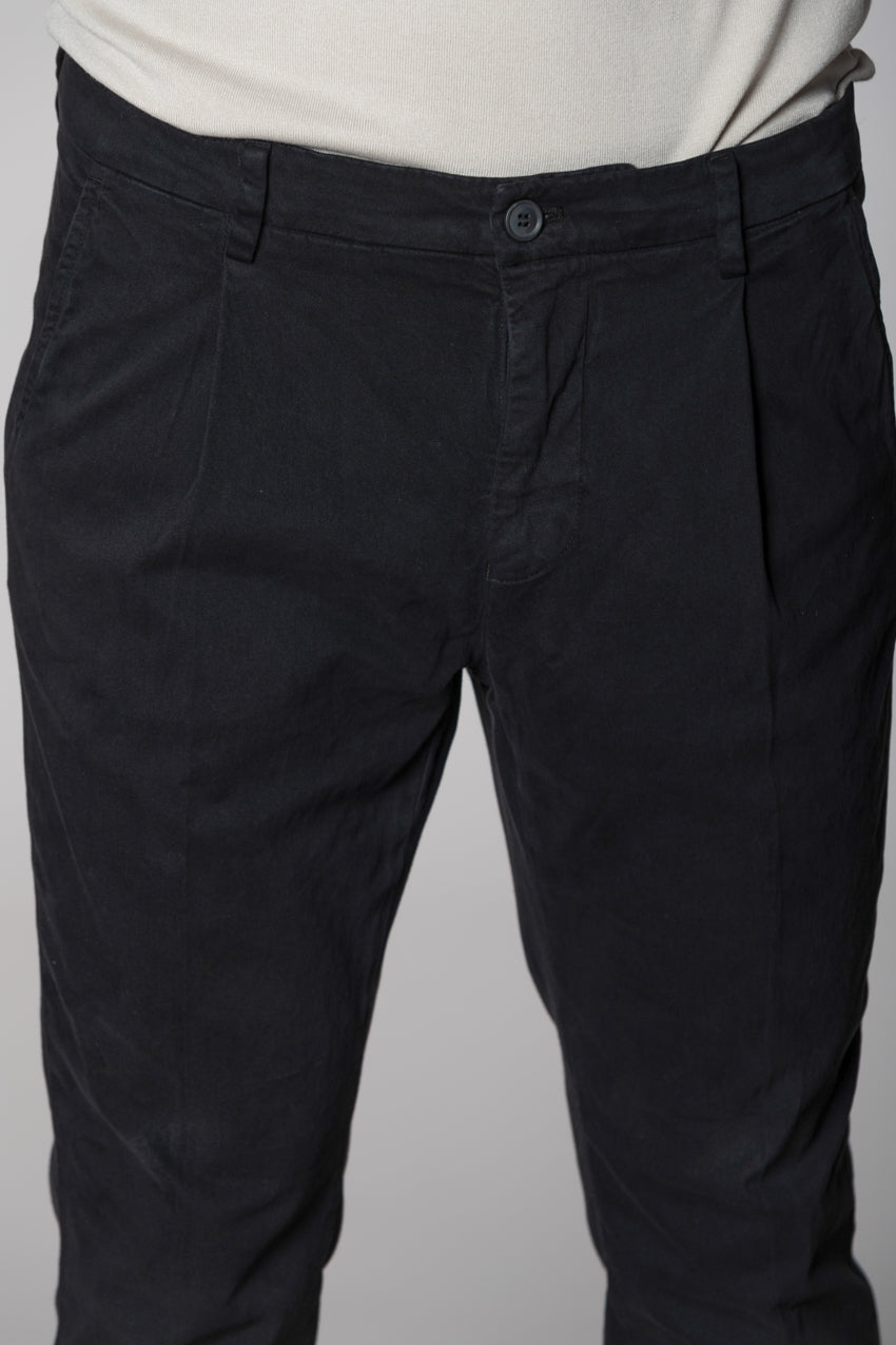Osaka 1 Pinces pantaloni chino uomo in cotone seta carrot fit