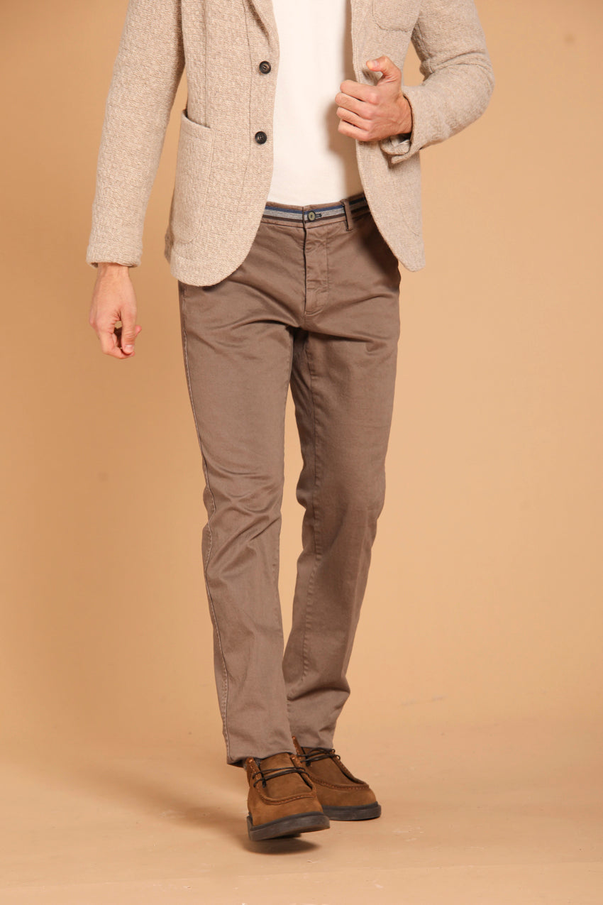 immagine 2 di pantalone chino uomo modello Torino Winter in gabardina di colore cacao, fit slim di Mason's