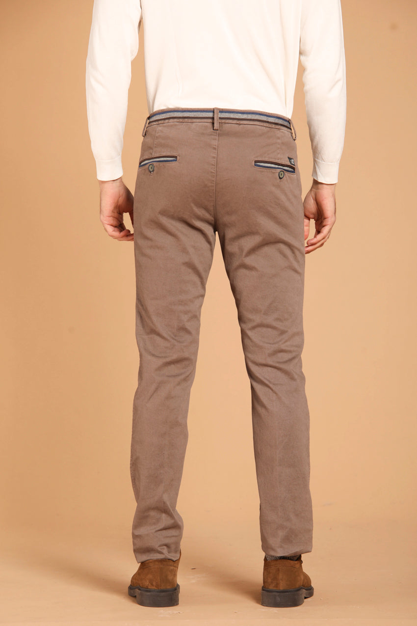 immagine 5 di pantalone chino uomo modello Torino Winter in gabardina di colore cacao, fit slim di Mason's