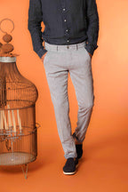  Torino Herren-Chinohose aus Baumwoll-Leinen-Twill mit blauen Garnen Slim Fit