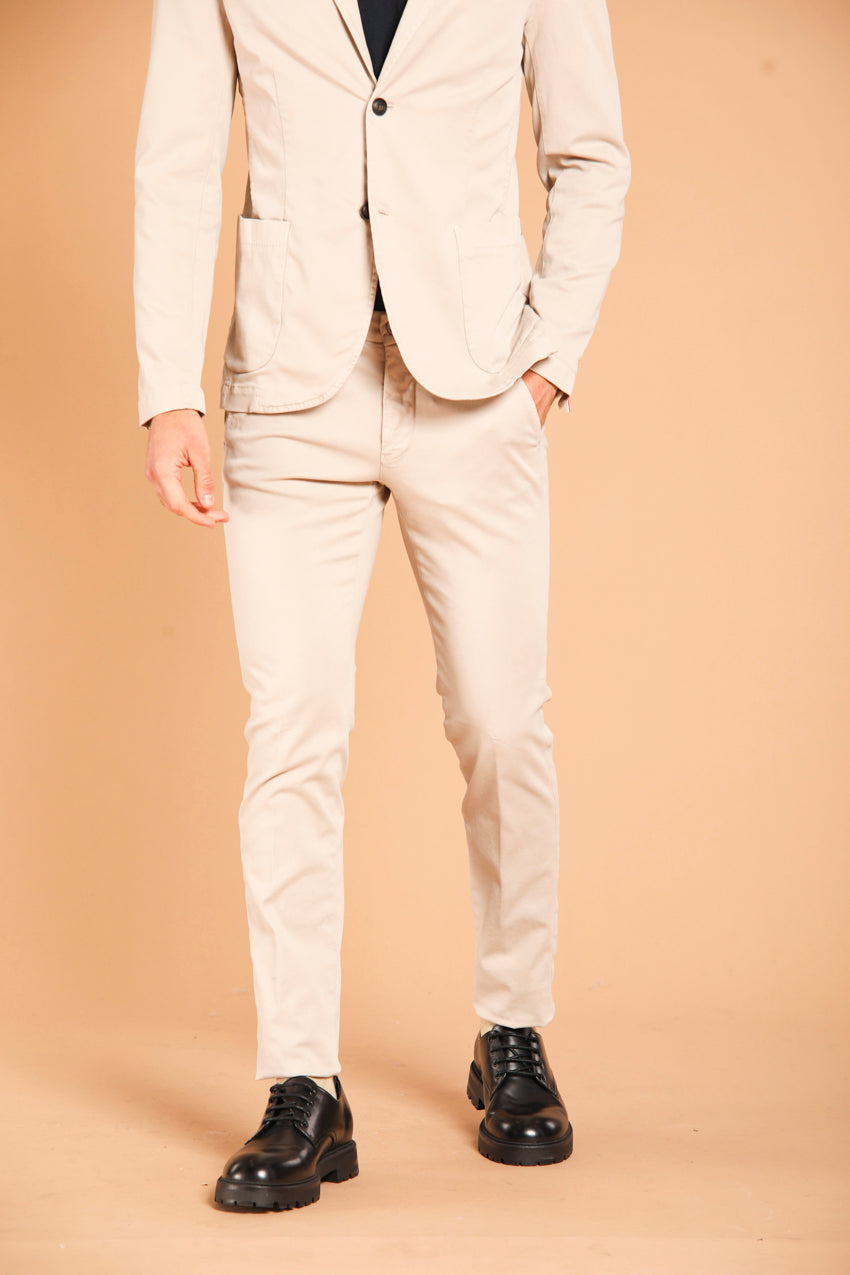 immagine 2 di pantalone chino uomo modello Torino Style, in gabardina di colore sabbia, slim fit di Mason's