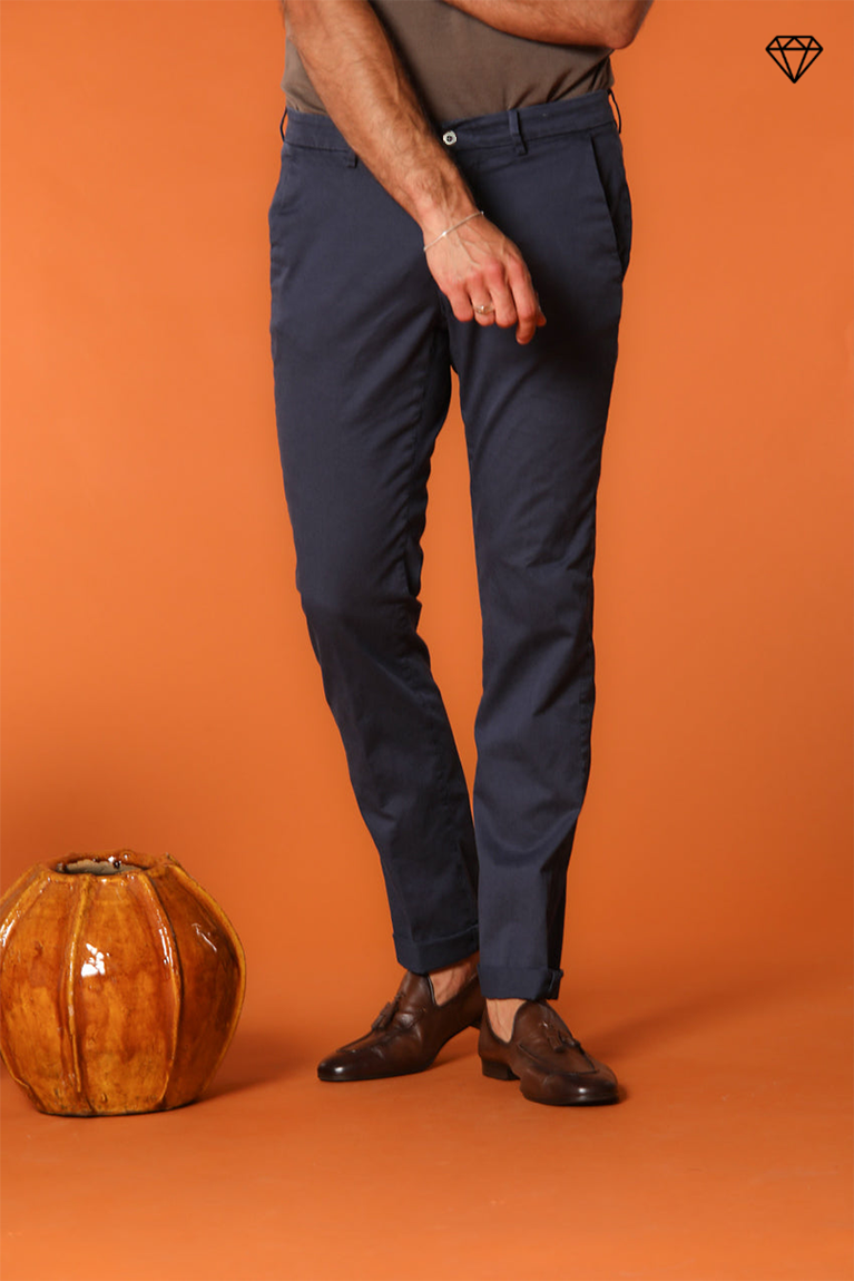 Torino Herren Chino Hose aus leichtem Baumwoll- und Lyocell-Tricot Slim Fit ①