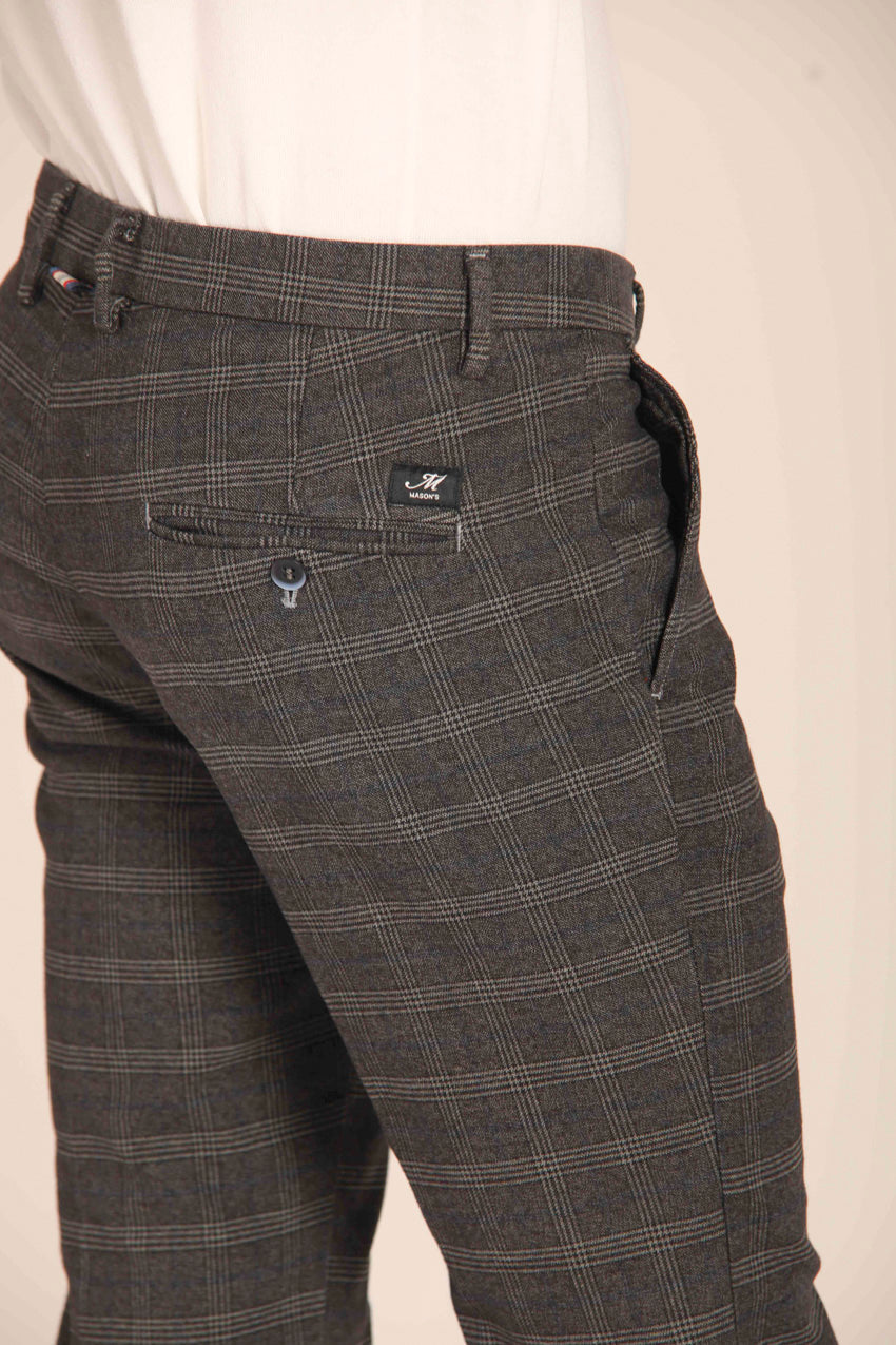 immagine 3 di pantalone chino uomo modello Torino Style, di colore celeste, slim fit di Mason's