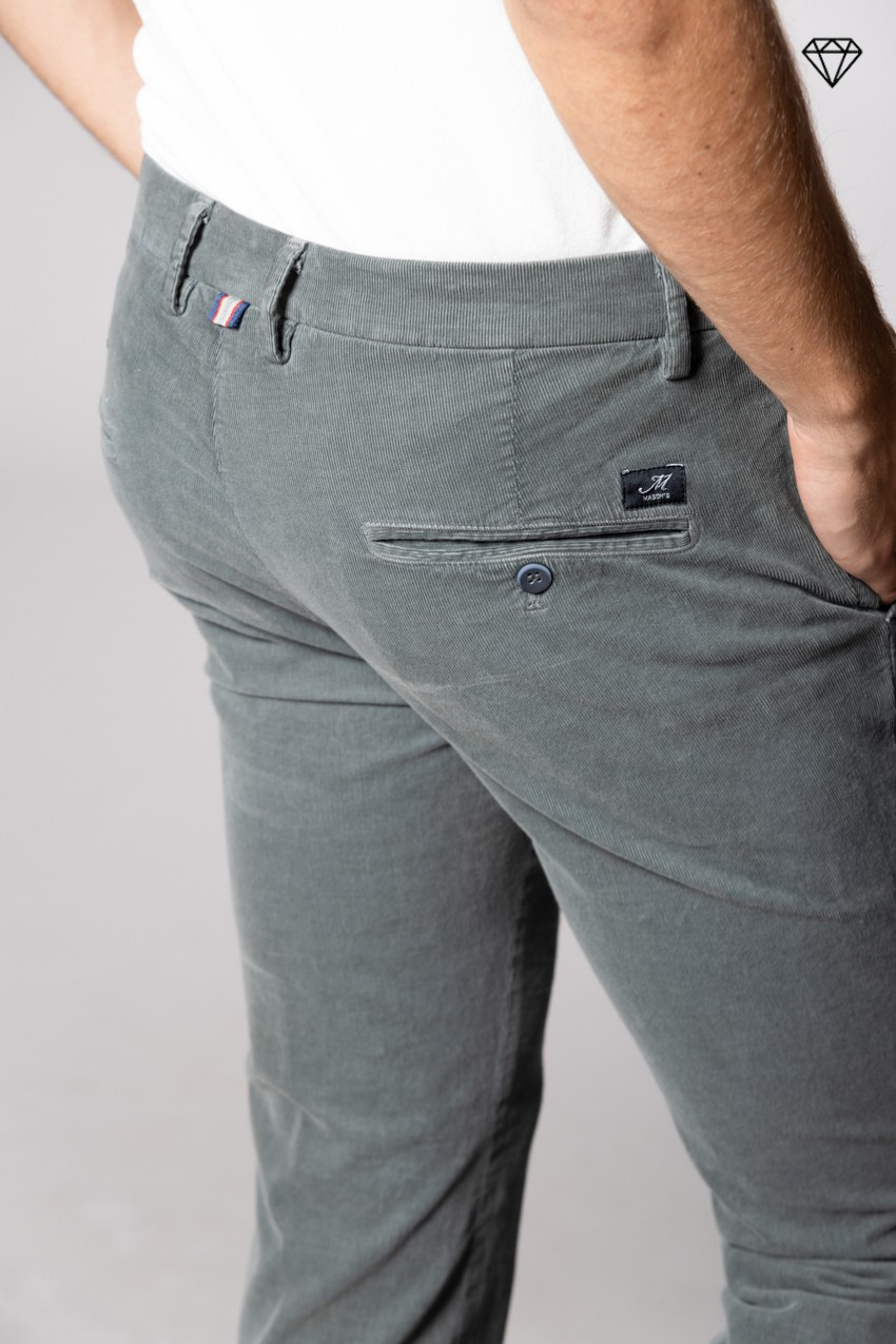 Torino Herren Chinohose aus 1500-Rippen Cord Slim Fit ①