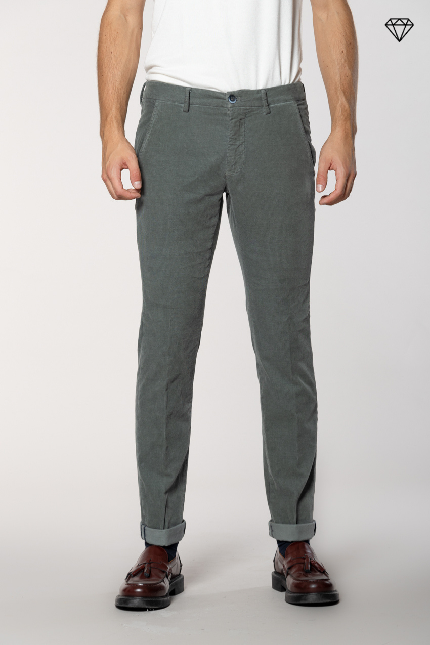 Torino Herren Chinohose aus 1500-Rippen Cord Slim Fit ①