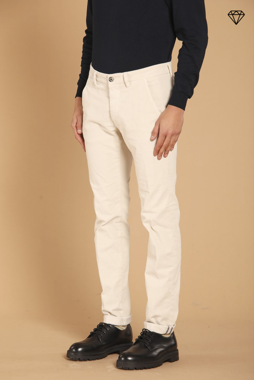 Torino Herren Chino Hose aus Samt 1500 Streifen Slim Fit ①.