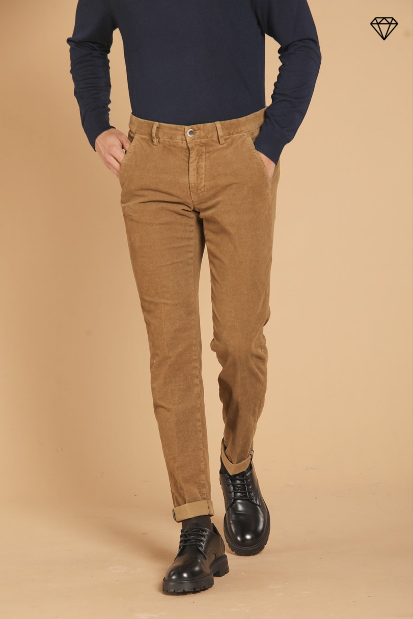 Torino Herren Chino Hose aus Samt 1500 Streifen Slim Fit ①.