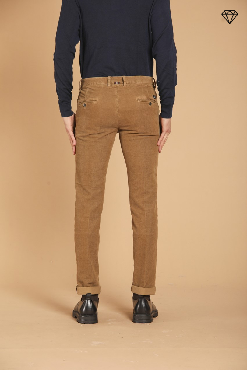 Torino Herren Chino Hose aus Samt 1500 Streifen Slim Fit ①.