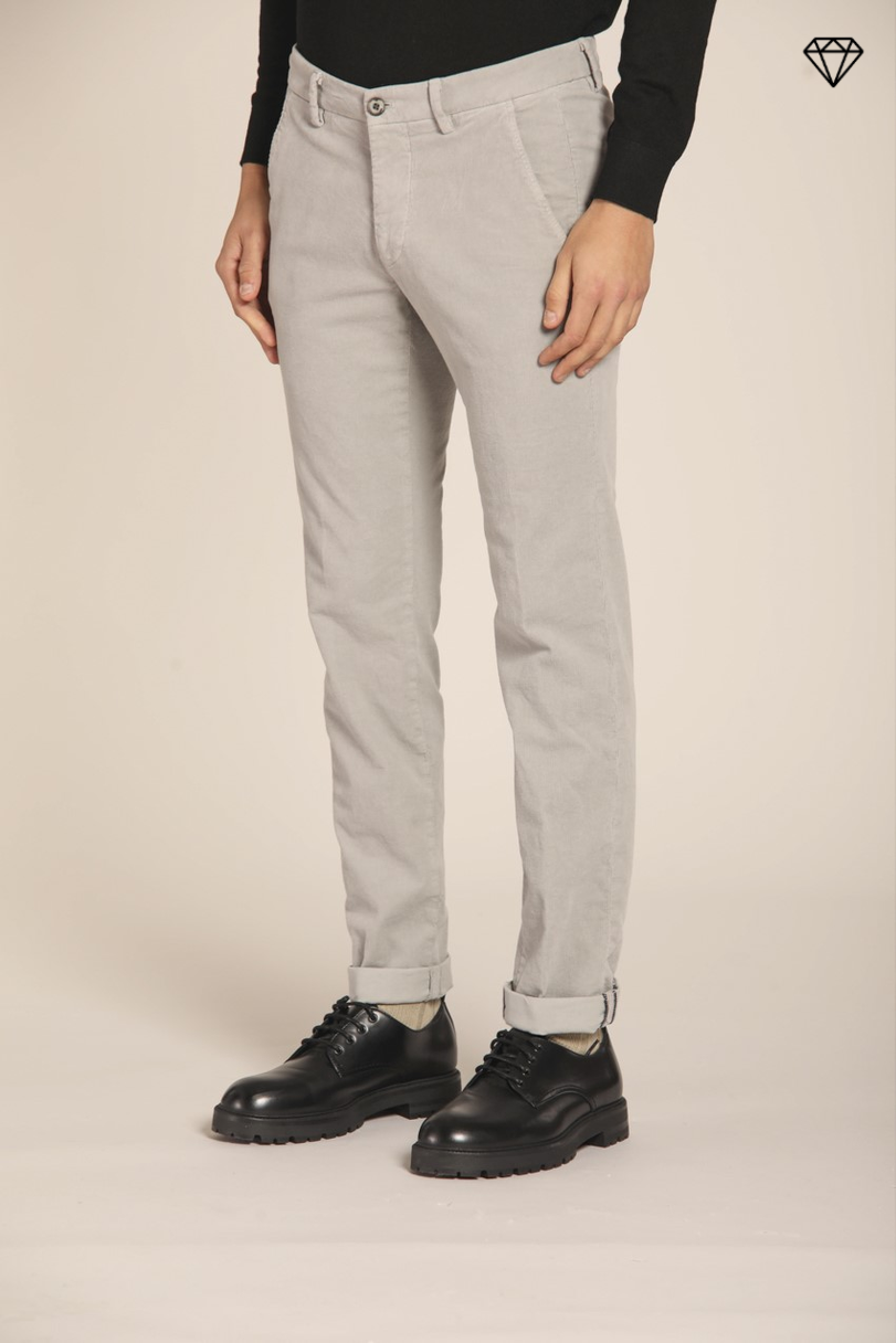 Torino Herren Chino Hose aus Samt 1500 gestreifte Slim Fit  ①