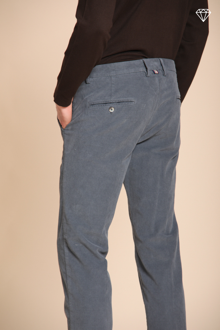 Torino Herren Chinohose aus 1500-Rippen Cord Slim Fit ①