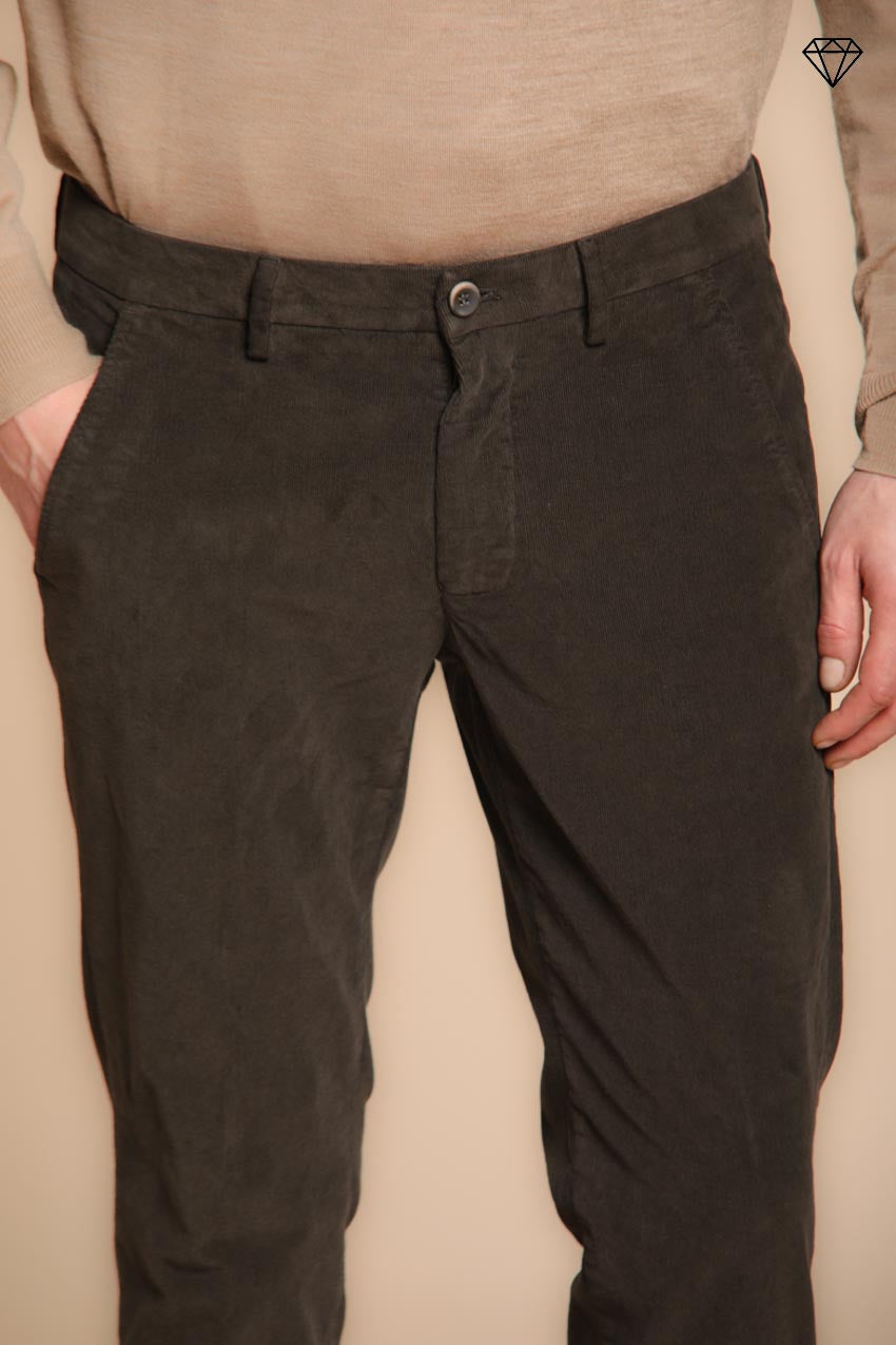Torino Herren Chinohose aus 1500-Rippen-Samt Slim Fit ①