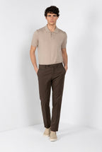 Dettaglio pantalone chino uomo Boston Mason's marrone in twill SS26