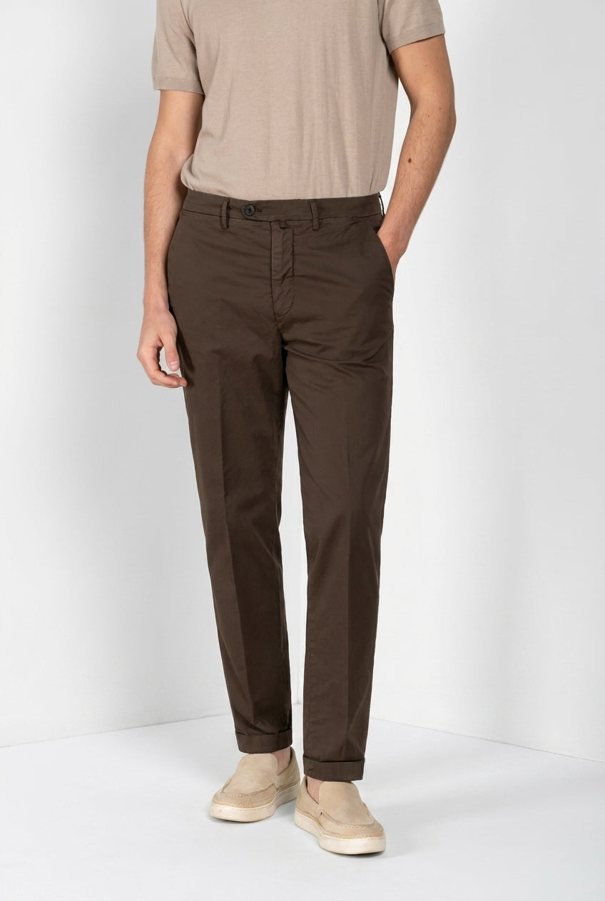 Dettaglio tasca pantalone chino uomo Boston Mason's marrone in twill SS26