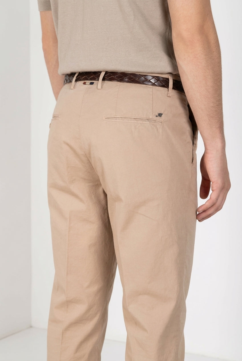 Dettaglio vita pantalone chino uomo Boston Mason's beige medio in twill SS26