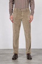 Paris pantalone chino uomo in velluto a costa larga carrot fit