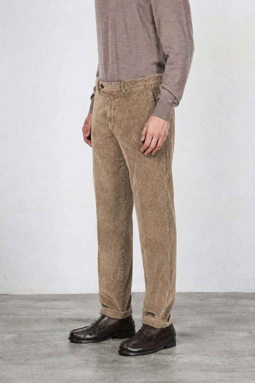 Paris pantalone chino uomo in velluto a costa larga carrot fit