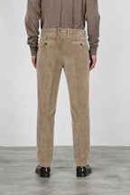 Paris pantalone chino uomo in velluto a costa larga carrot fit