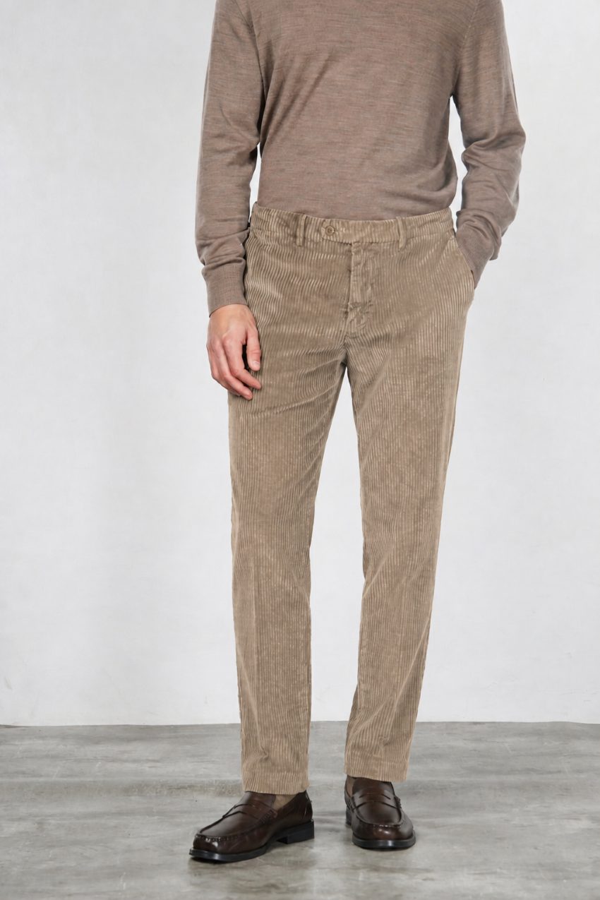 Paris pantalone chino uomo in velluto a costa larga carrot fit