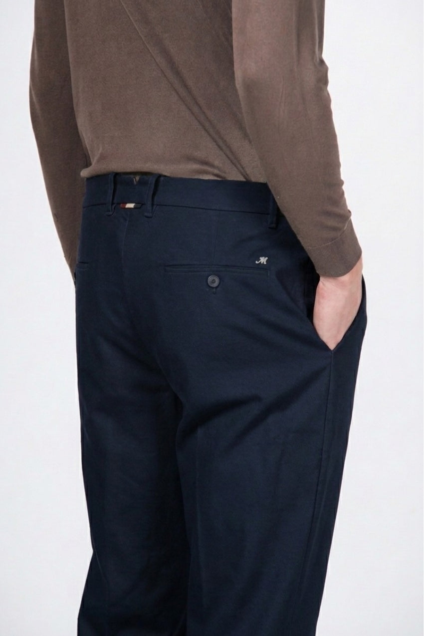 Paris pantalone chino uomo in tricotina stretch carrot fit ①