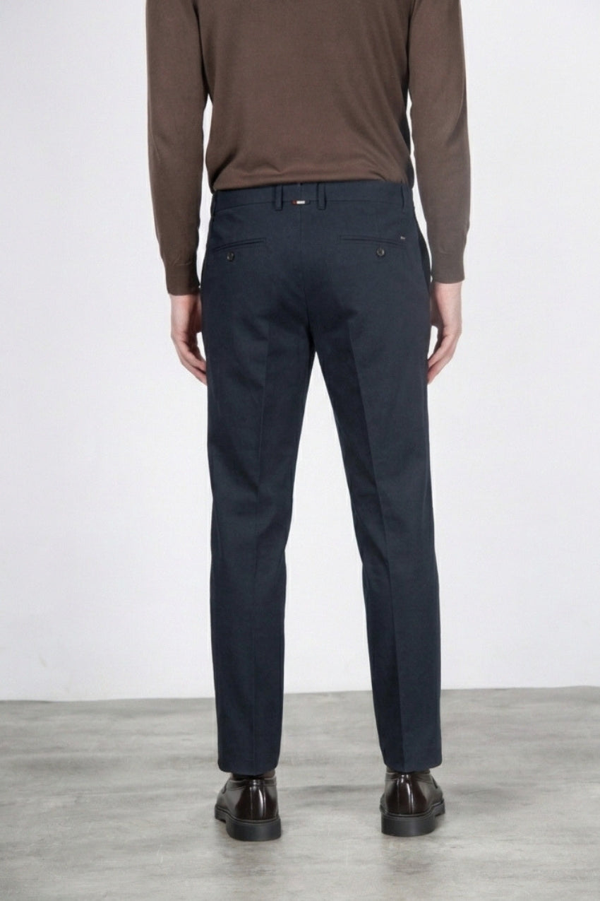 Paris pantalone chino uomo in tricotina stretch carrot fit ①