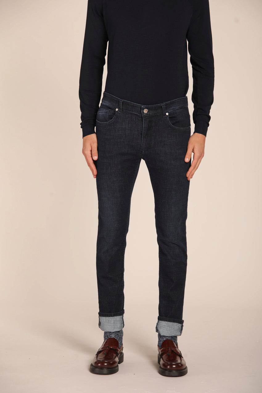 immagine 1 di pantalone chino uomo in denim modello Harris a 5 tasche, colore blu navy, fit slim di Mason's