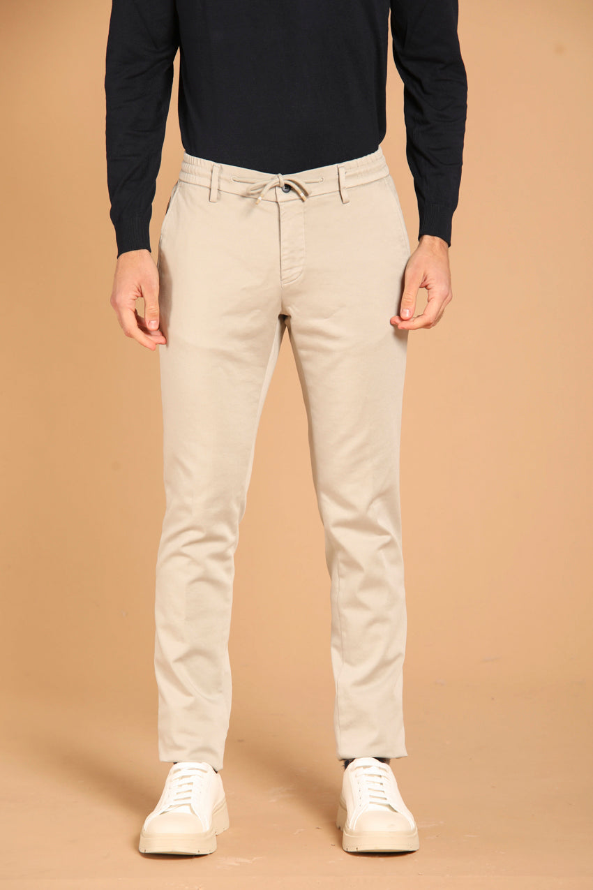 immagine 1 di pantalone chino uomo modello Milano Travel, colore gesso extra slim fit di Mason's 