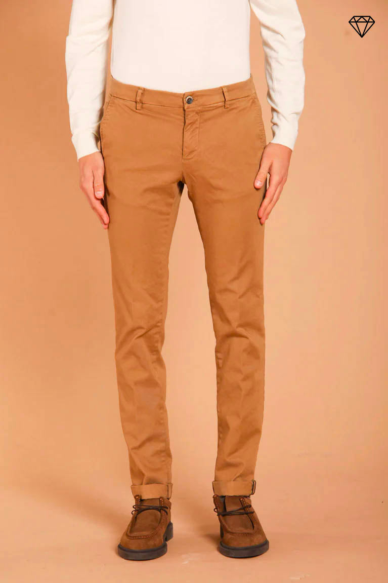 Milano pantalone chino uomo in gabardina stretch extra slim fit ①