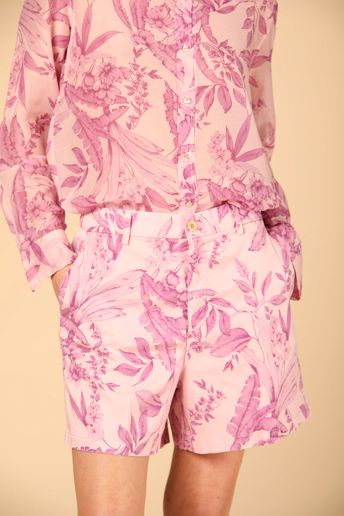 Bild 1 von Damen-Chino-Bermudas, Modell New York Cozy, Farbe Flieder mit floralem Muster, Regular Fit.