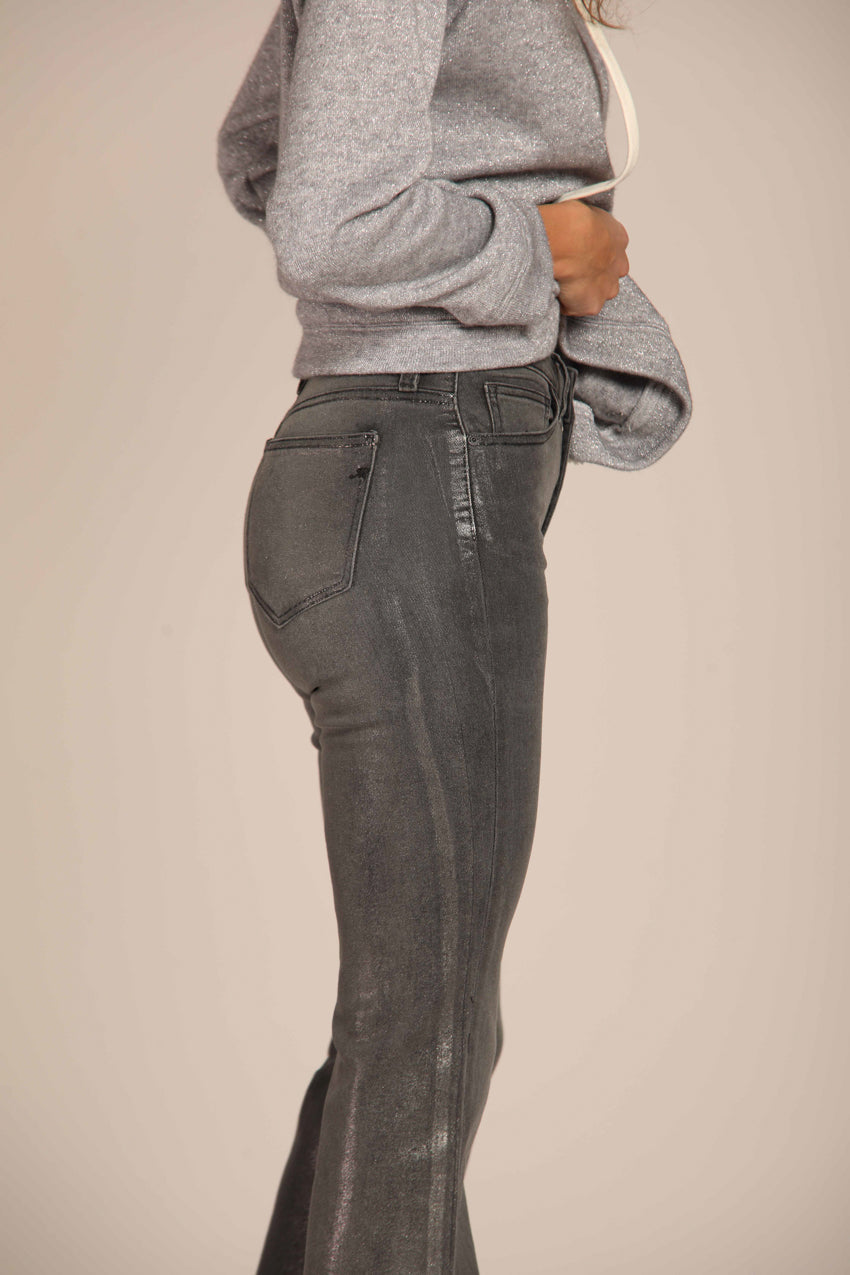 immagine 3 di pantalone denim donna, modello Olivia Flare, 5 tasche in nero, fit slim di mason's